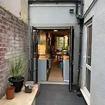 Spacious Boutique Apartment *