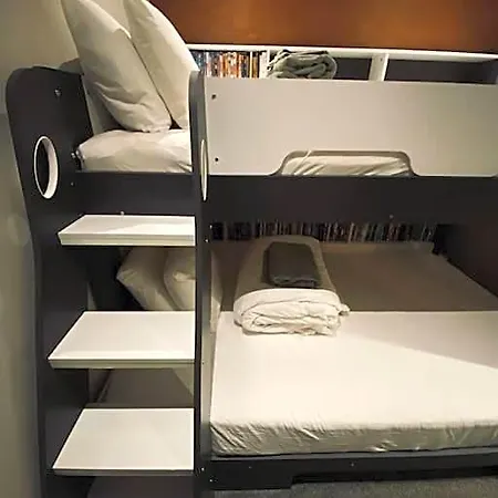 Spacious Boutique Apartment *
